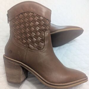 🤠 Lucky Brand Aryleis Western Booties Leather Chunky Heel Size 5.5M Taupe